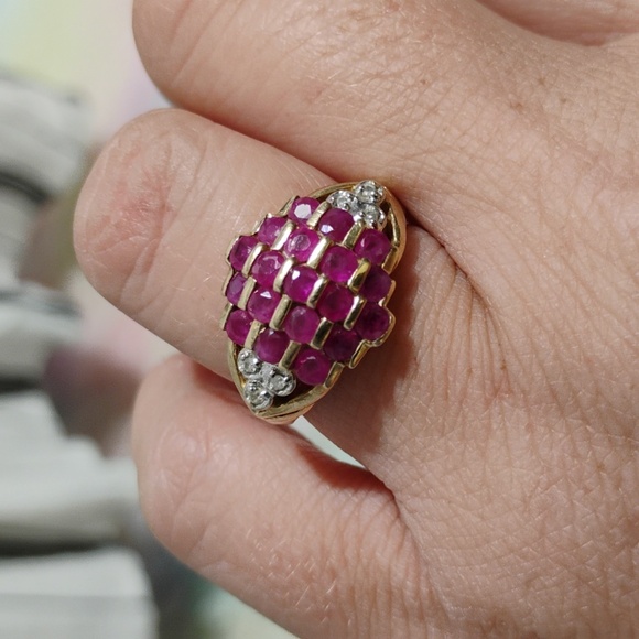 Auth 10k Solid Gold 19 Genuine Ruby Cluster & 6 Genuine Diamonds Ring Sz.7 - Picture 4 of 16